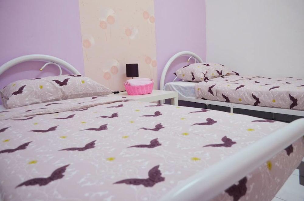 Manis-Manis Pink Lady Cottage