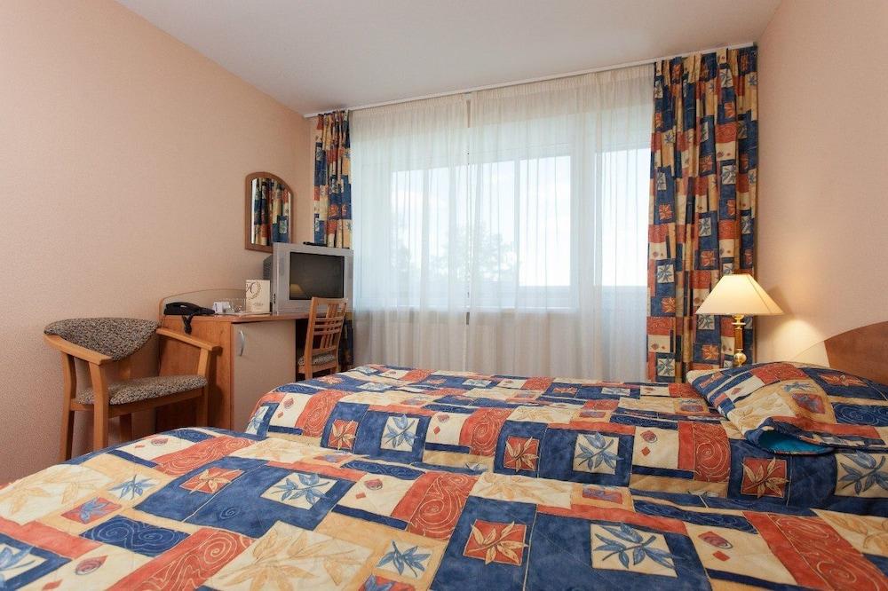 AMAKS Valdaiskie Zori