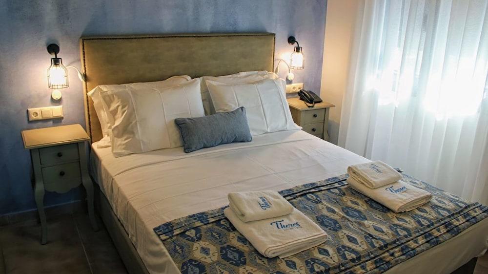 Theros Villas & Suites