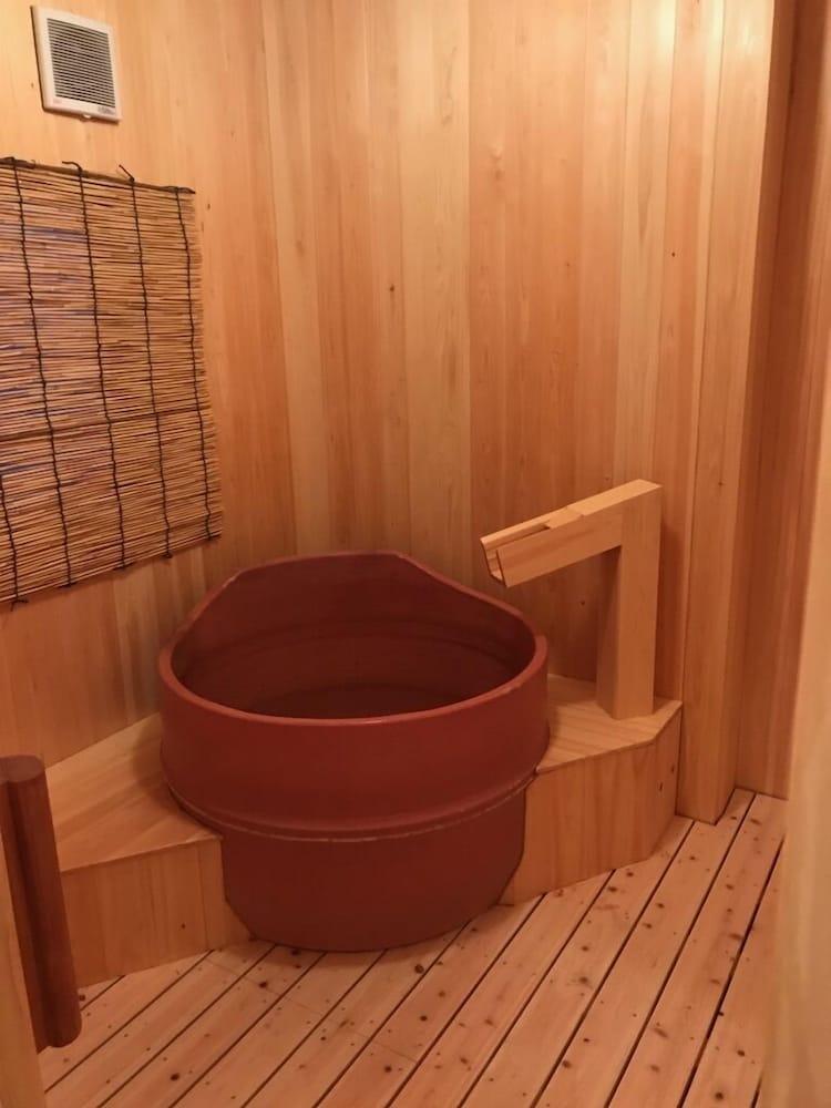 Kanazawa Higashiyama Cabin Hakobune