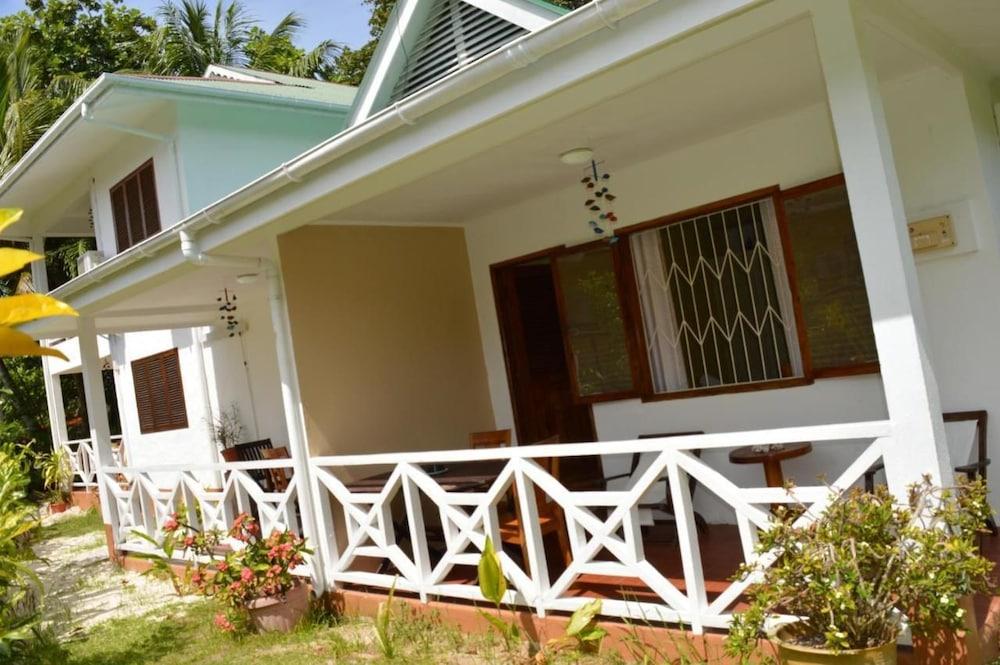 Coquillage Apartments