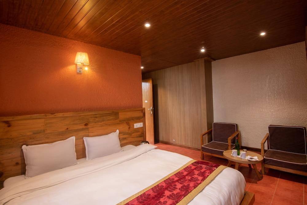 Everest Manla Resort