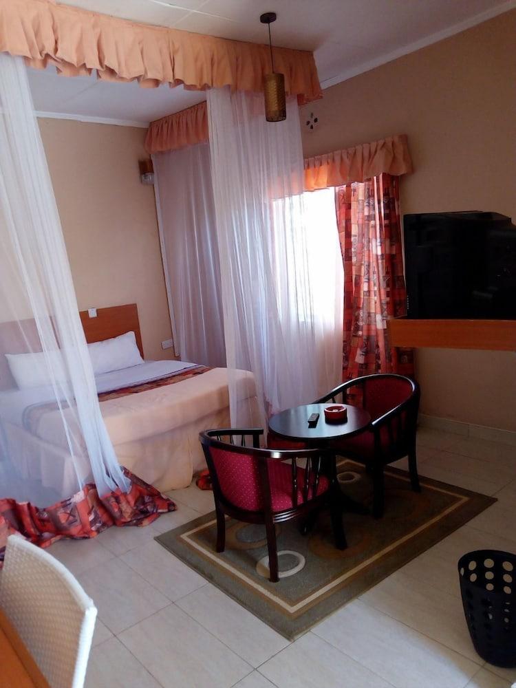 Savannah Lodge Nguluni