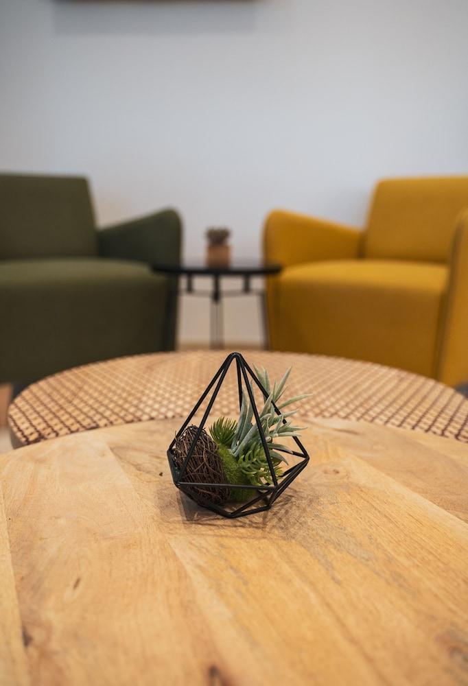 Beatrix 2000 - Caliu apartments