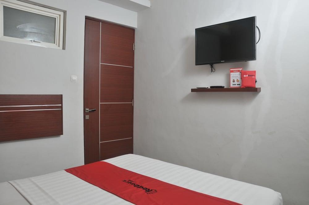 RedDoorz Plus @ Cakranegara