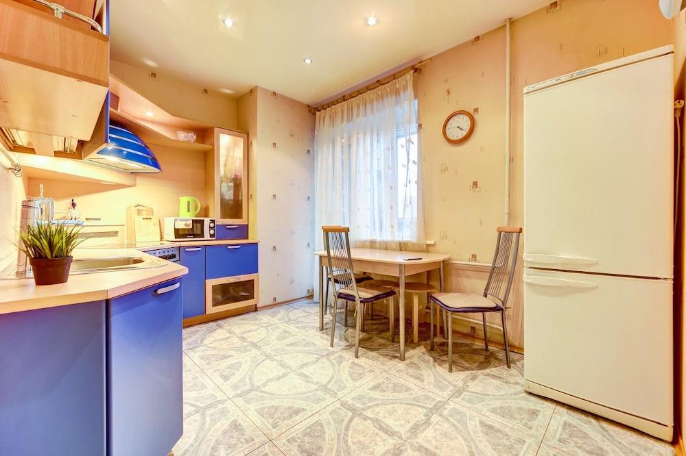 AG Apartment Lensoveta 88