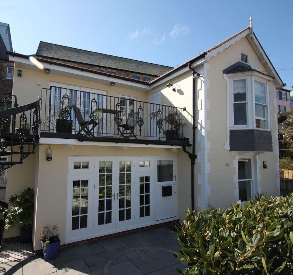 Just B - Apartment 4