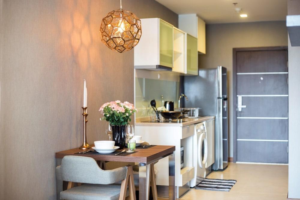 HIC at Night Bazaar 607