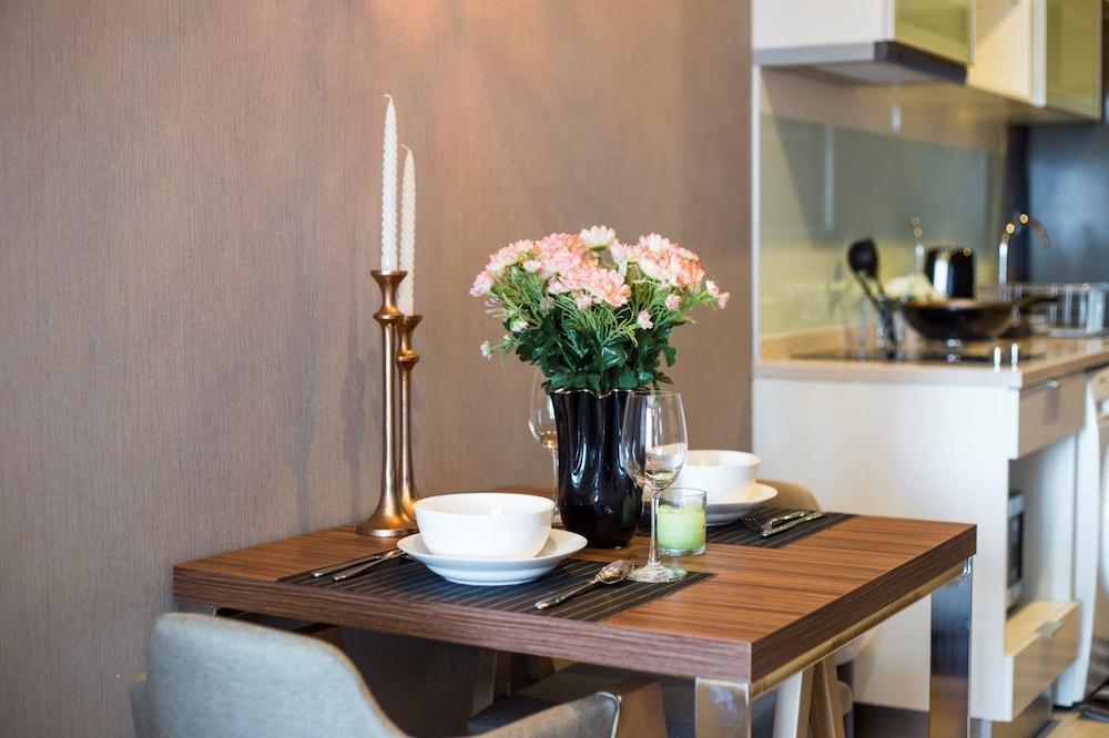 HIC at Night Bazaar 607