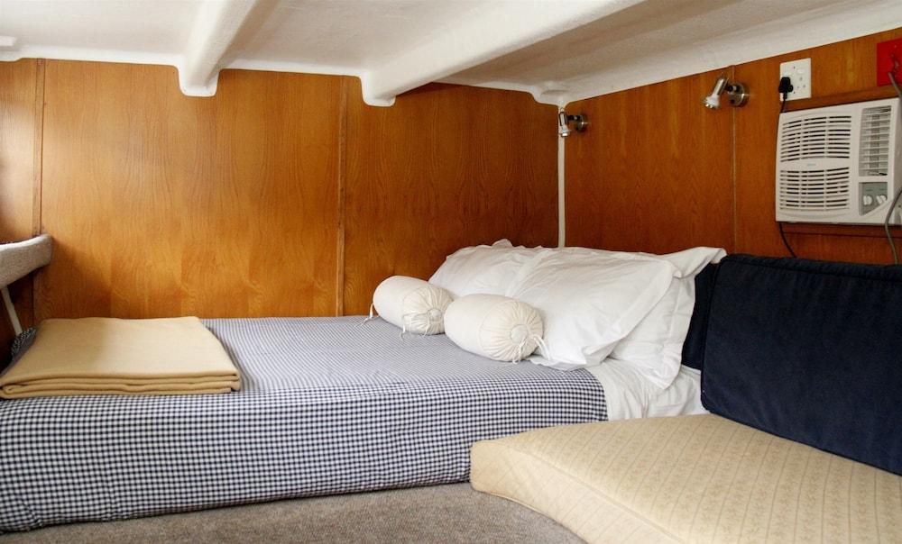 Shayamanzi Houseboats