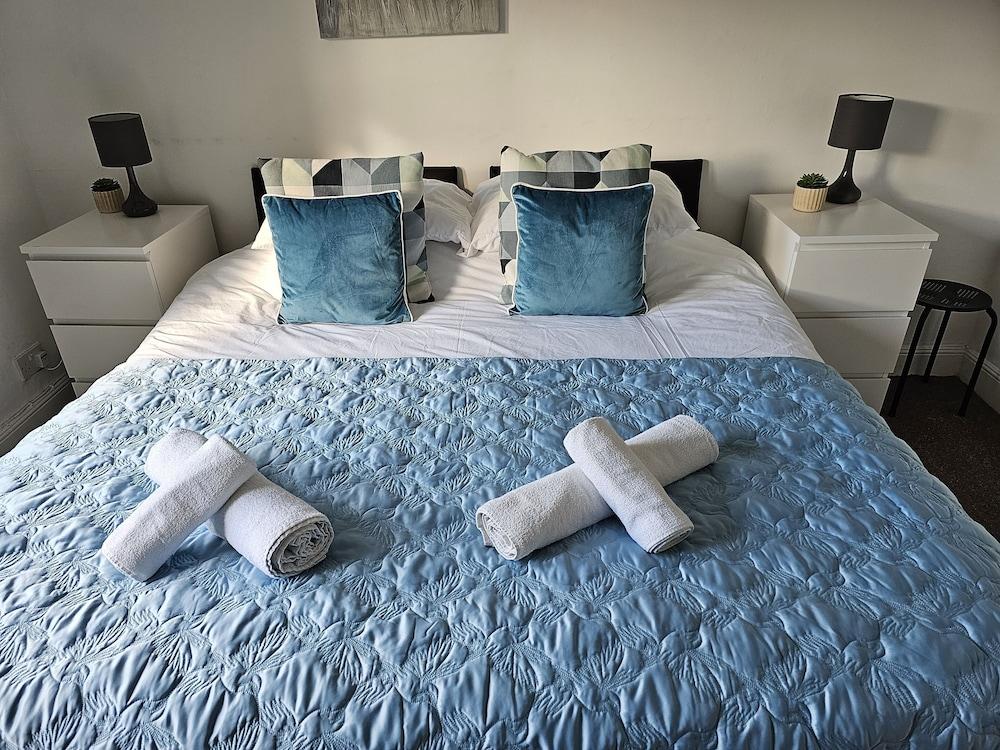 Snug - Meadhan Apartment