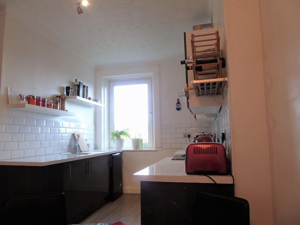 Snug - Krayr Apartment