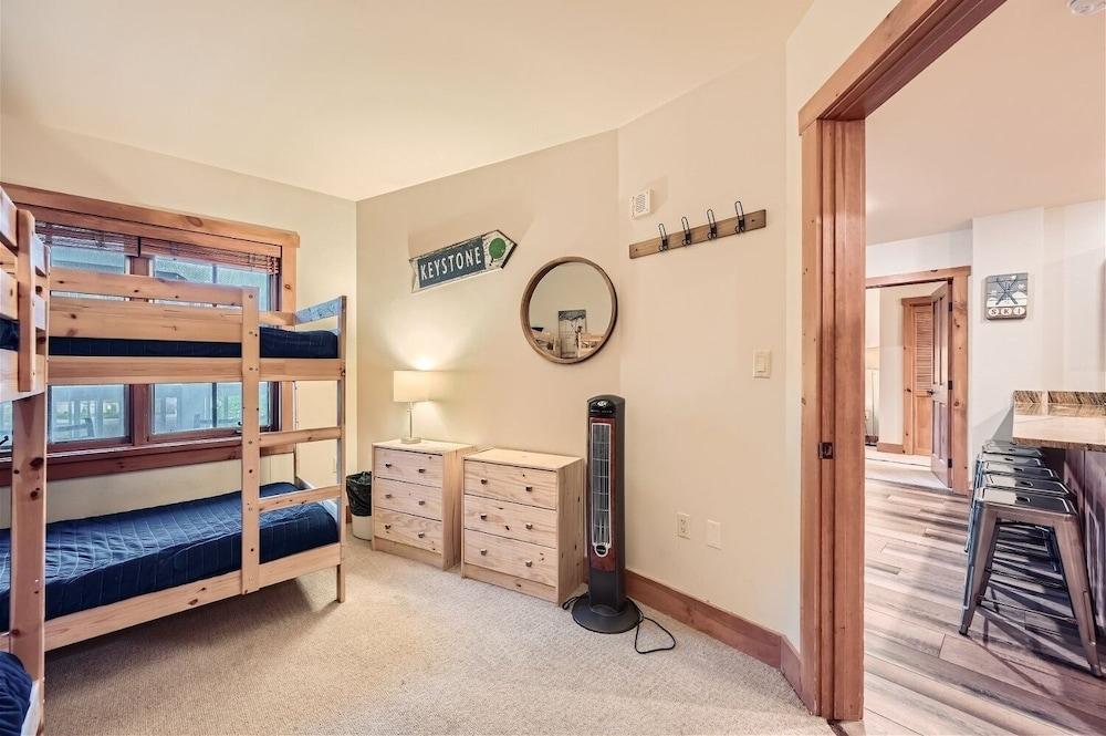 8619 Expedition Station 2 Bedroom Condo by RedAwning