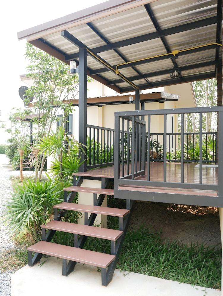 Chomyieam Fishingpark Resort