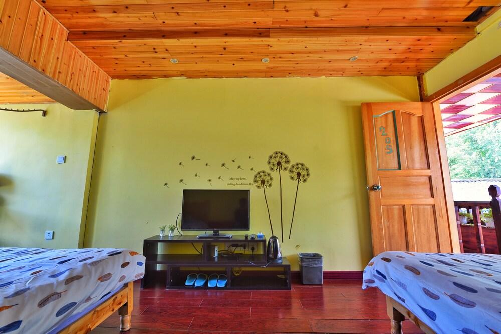 Luguhu Crazy Bird Youth Hostel