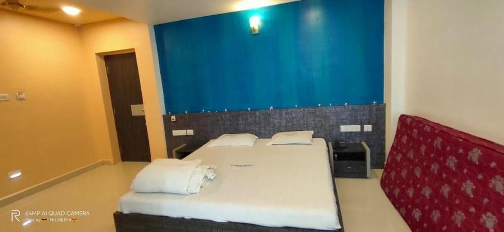 Kalaimagal Residency