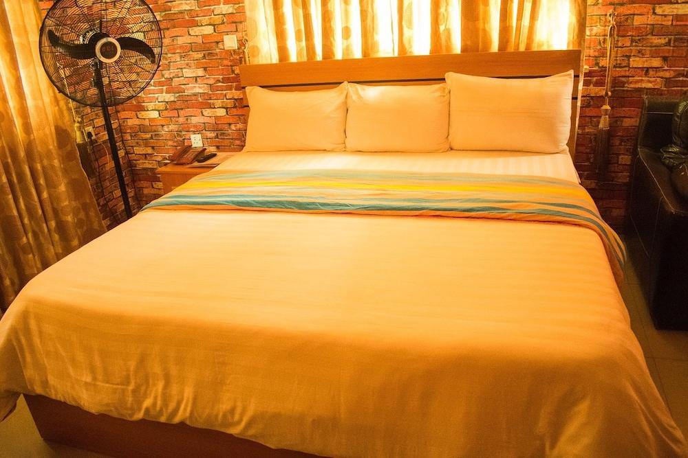 Crestview Hotel & Suites