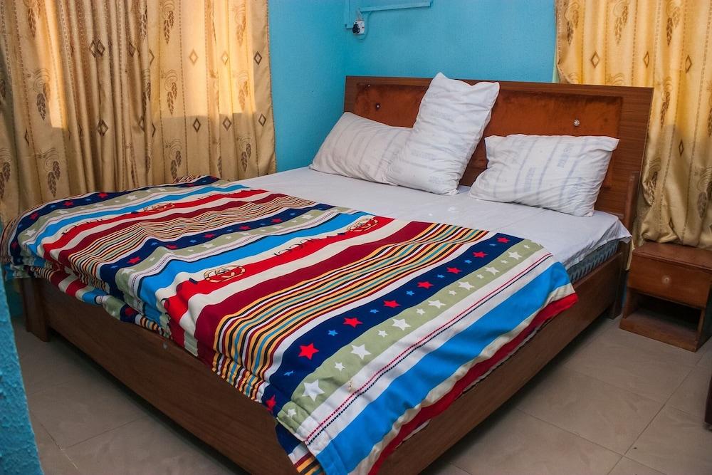 Janny Paul Hotel & Suites