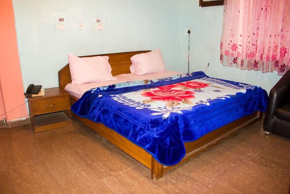 Creme Suites & Hotel