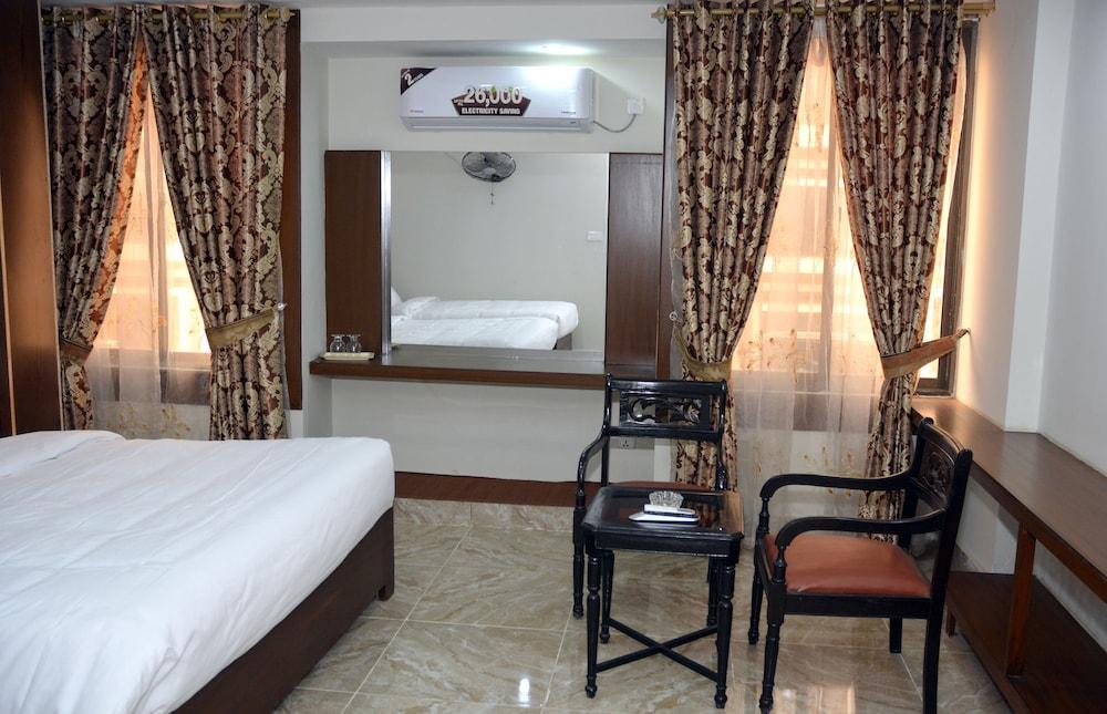 Hotel Redison Blue Area