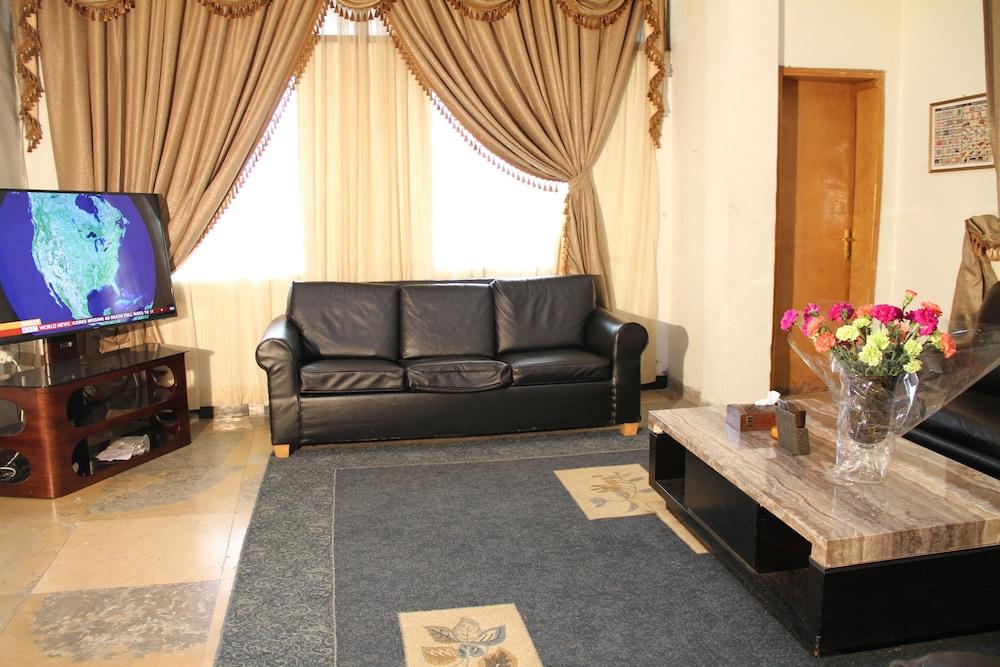 Emmad Apartment Hotel