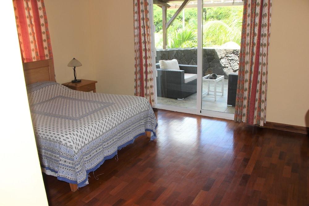 Tropical Villa 5 Min to the Beach