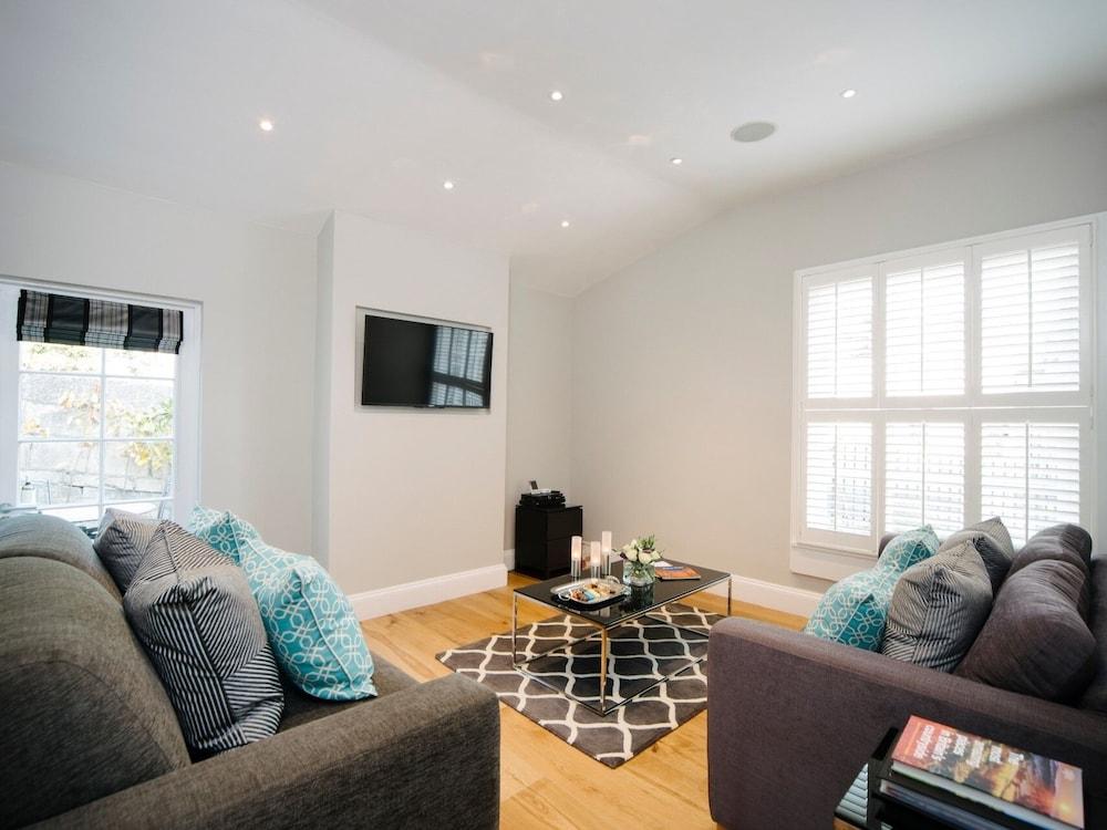 Bath Circle Camden Lodge House