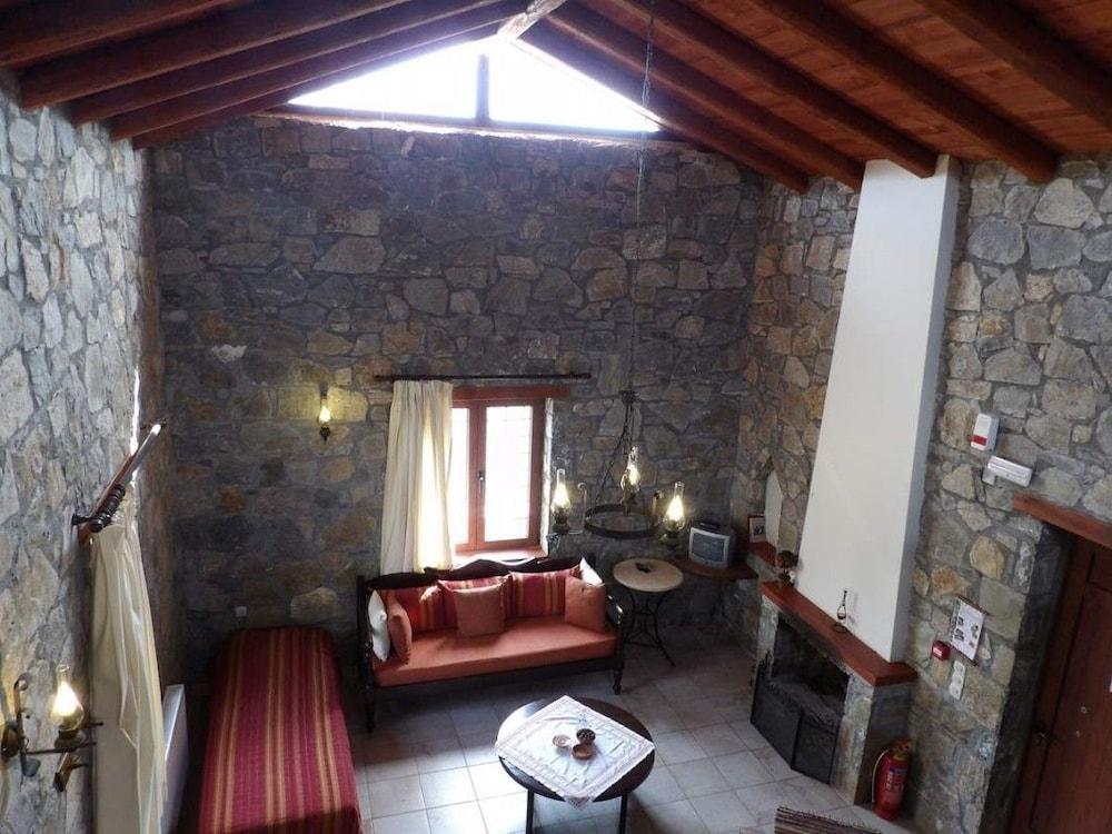 Arodamos Traditional Houses