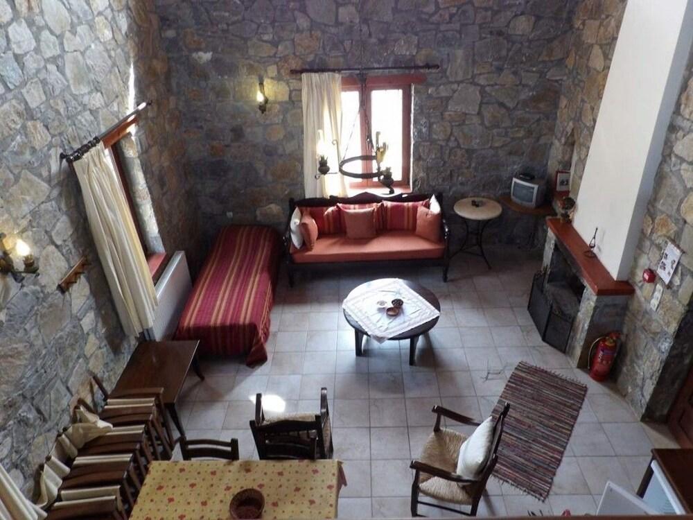 Arodamos Traditional Houses