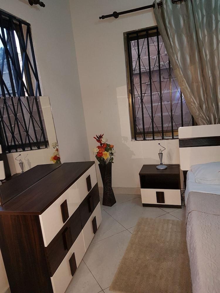 Deluxe One BD Apt in Osu Made