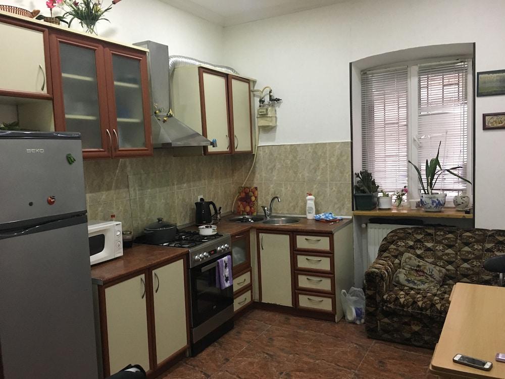 4 room agmashenebeli