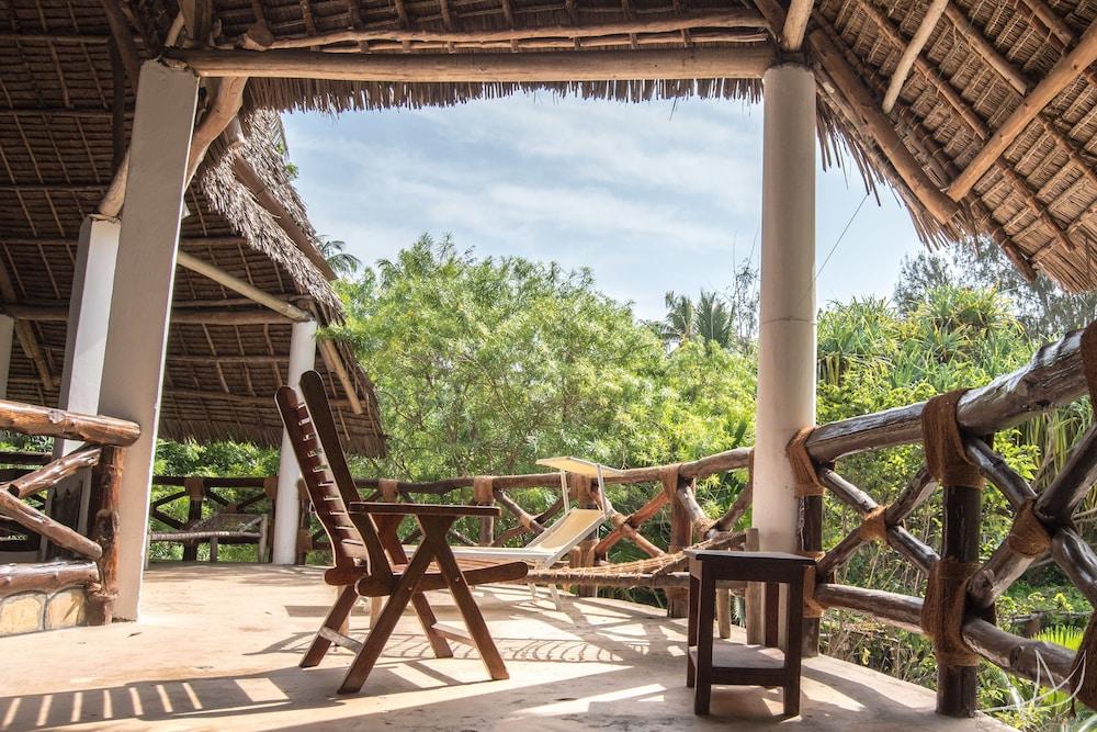 Casa Umoja Guesthouse