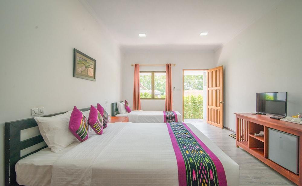 Royal Airstrip Hotel