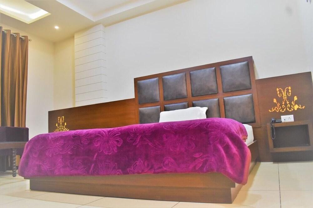 Hotel Ashish Continental