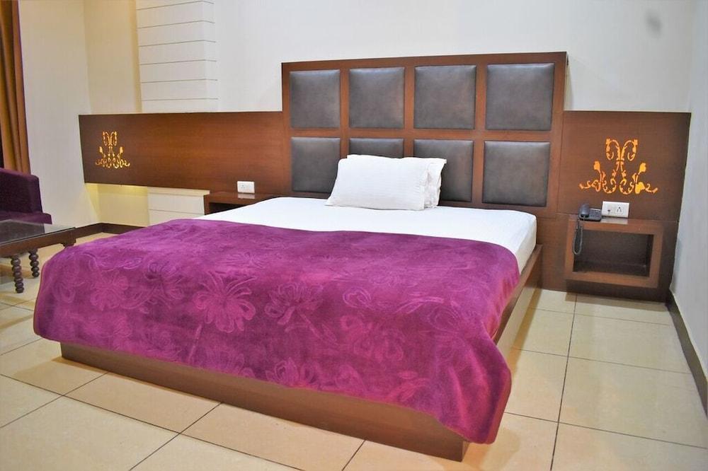 Hotel Ashish Continental