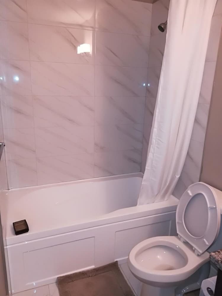 McConachie Luxury Inn