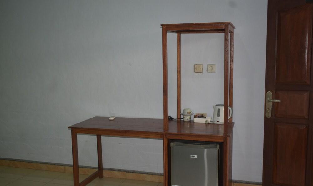 Del Mar Home Stay and Cafe