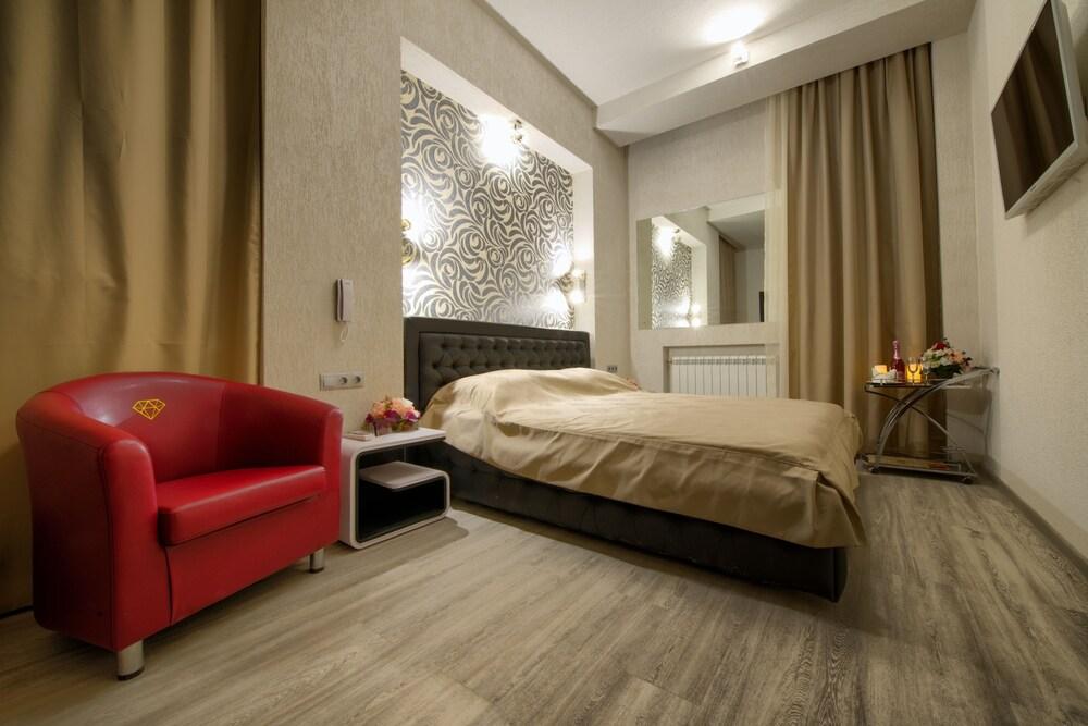 Alex Hotel on Zvezdnaya