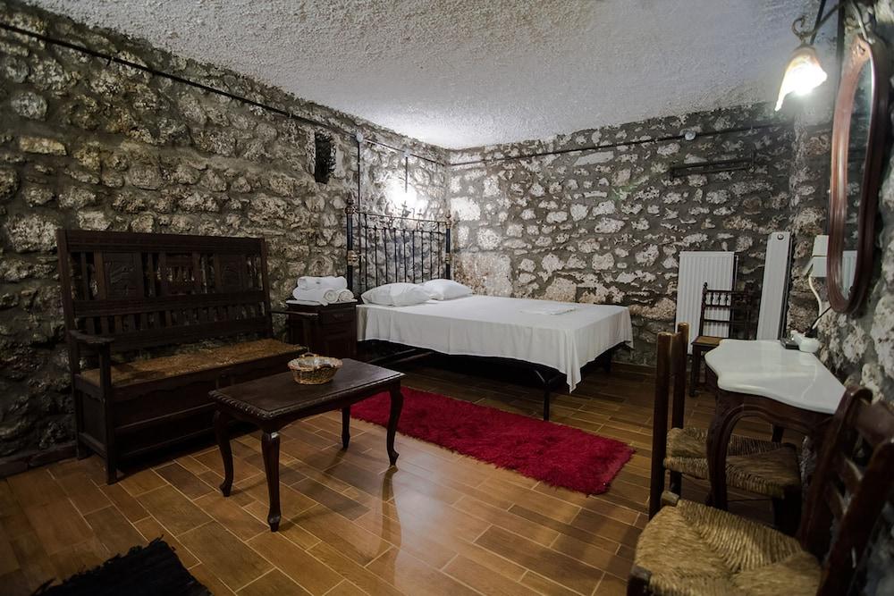 Tithoreans' Traditional Residences