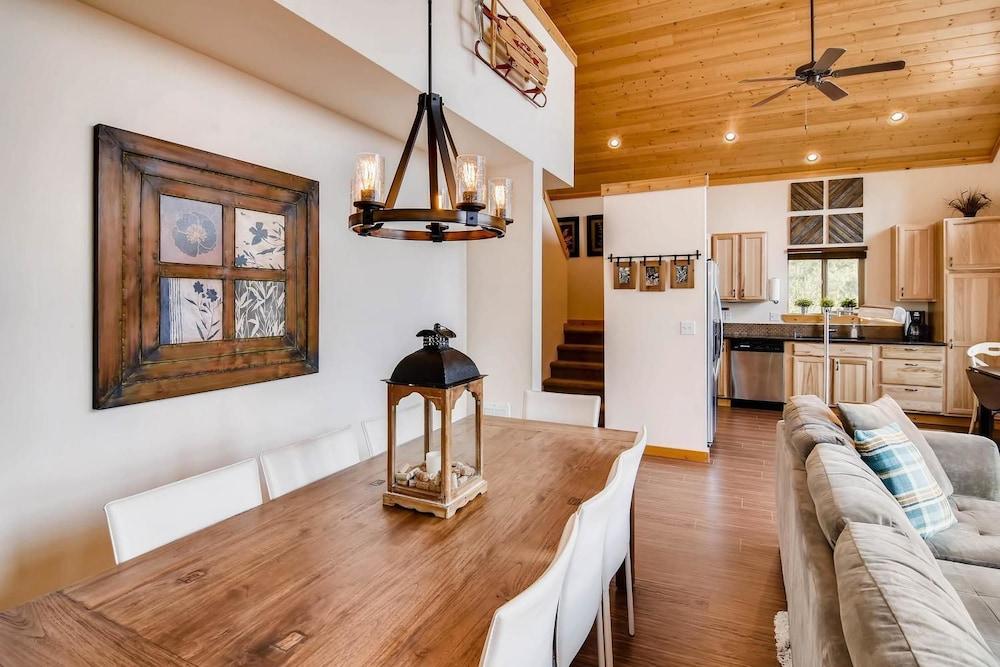 Roslyn Ridge Retreat