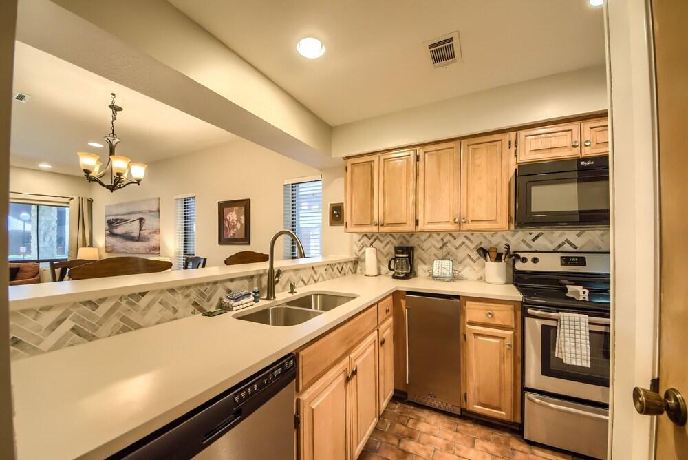 De Comal Cw C101 2 Bedroom Condo by RedAwning