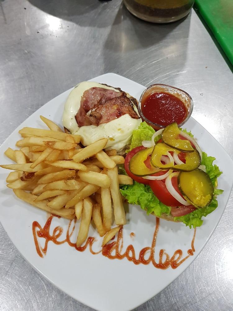 Mr Cowboy hotel y restaurante