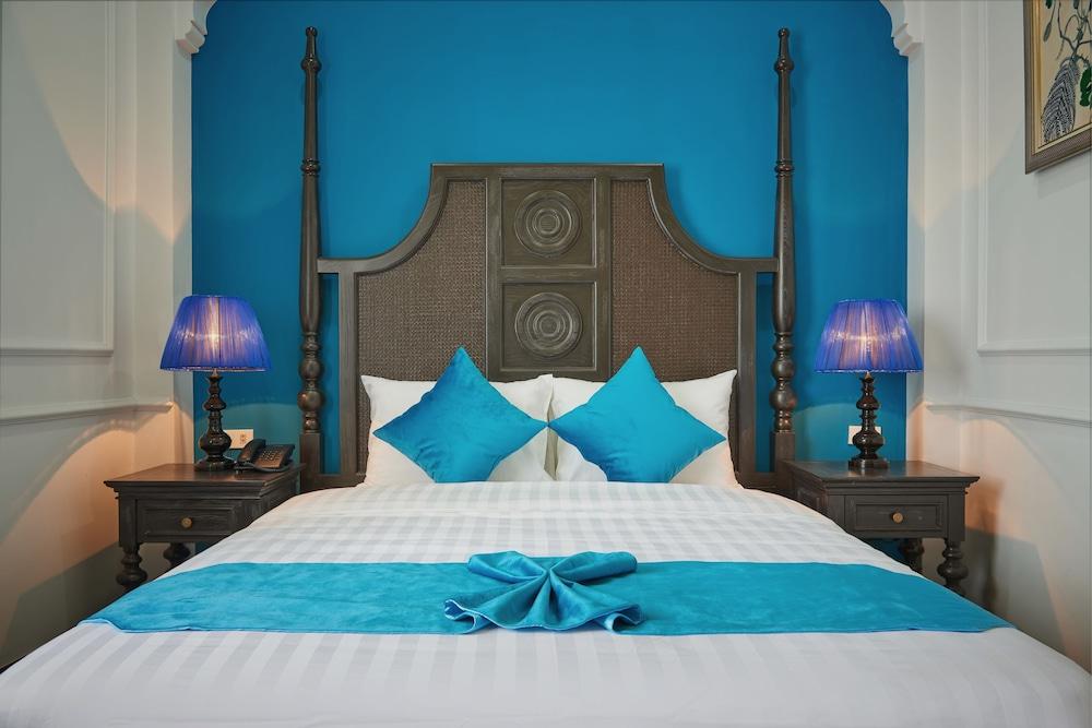 Manoir Des Arts Hotel