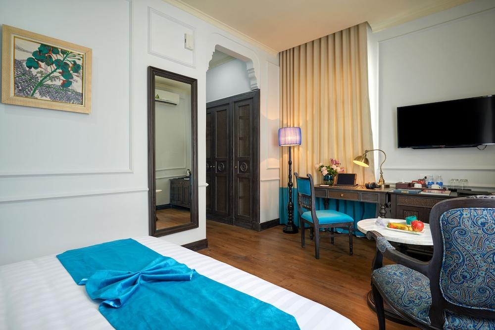 Manoir Des Arts Hotel