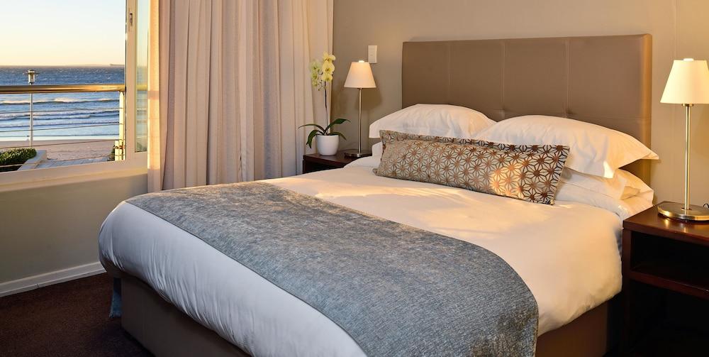 Lagoon Beach Hotel Apartments