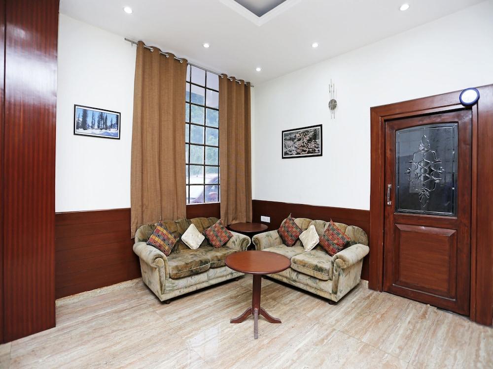 OYO 8767 Hotel Landmark