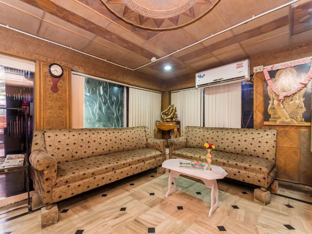 OYO 8998 Hotel Aayash