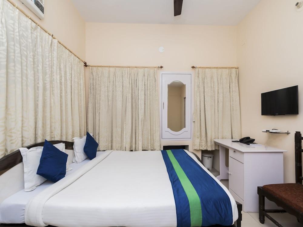 OYO 8998 Hotel Aayash