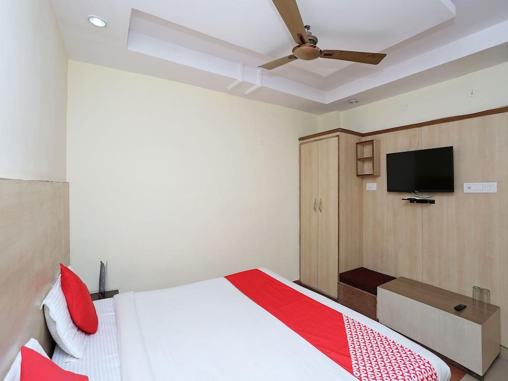 OYO 11391 Sargam Cineplex