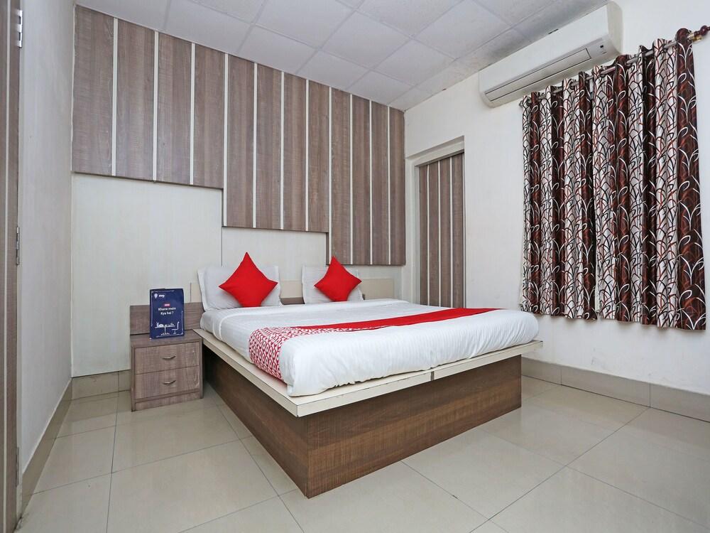 OYO 11888 Rasbehari Avenue